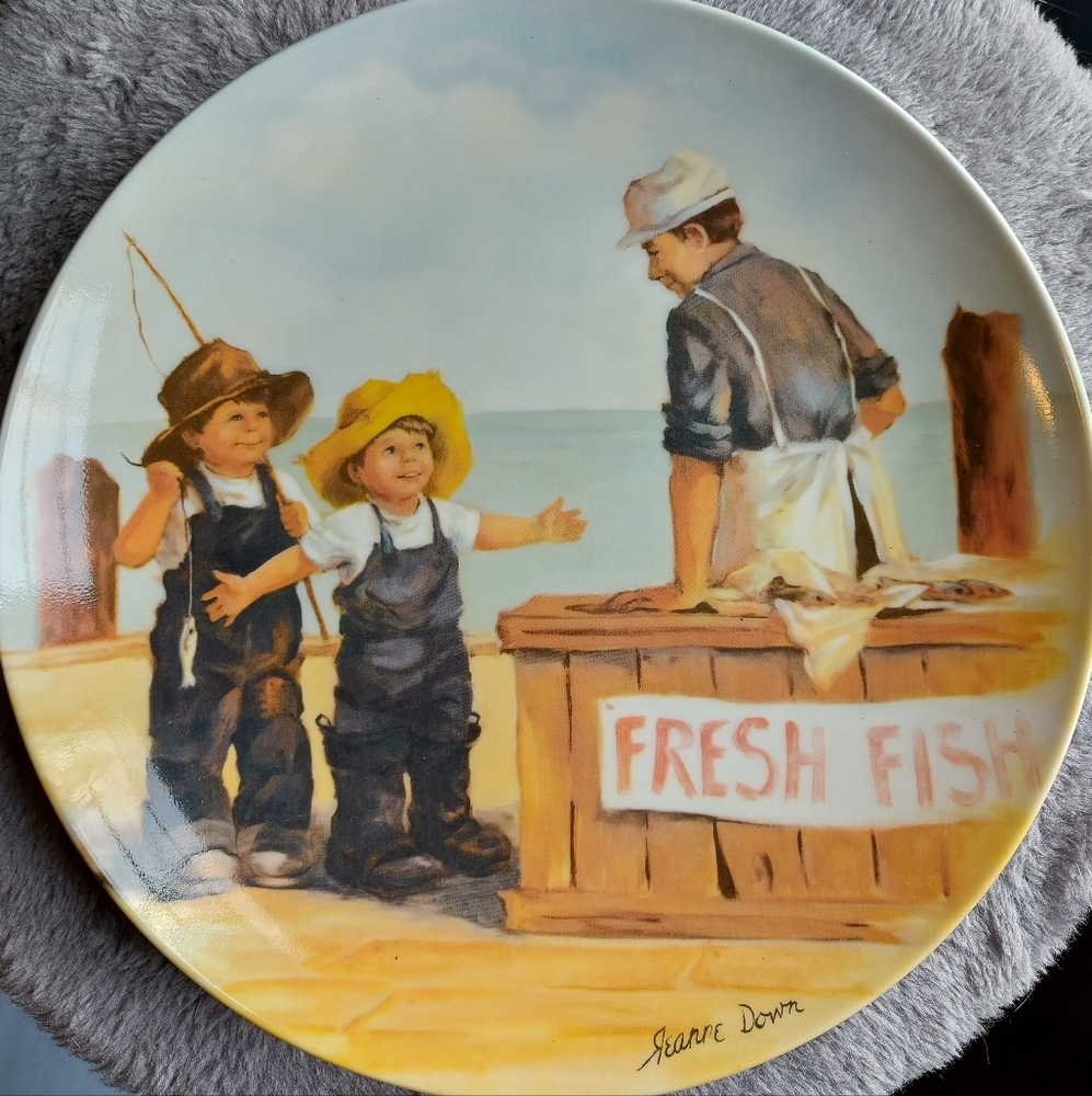 Knowles "Fish Story" plate with Certificat Or Authenticity